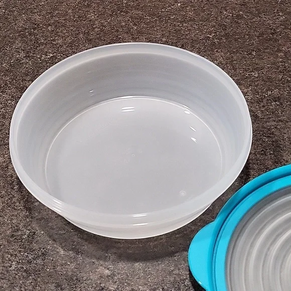 Tupperware 4- cup Stuffable Container - Picture 3 of 5
